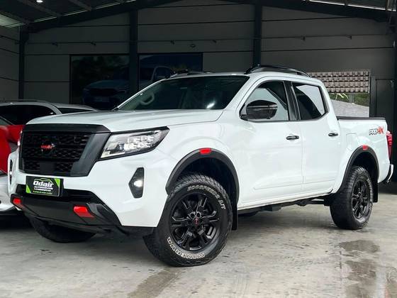 NISSAN FRONTIER 2.3 16V TURBO DIESEL PRO4X CD 4X4 AUTOMÁTICO NISSAN FRONTIER 2.3 16V TURBO DIESEL PRO4X CD 4X4 AUTOMÁTICO